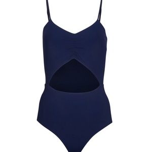 Swimsuit: One Piece (Dos Gardenias)